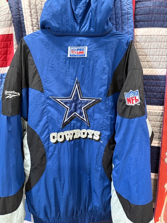 Reebok Other - Reebok Blue and Black Dallas Cowboys Hooded Puffer Jacket